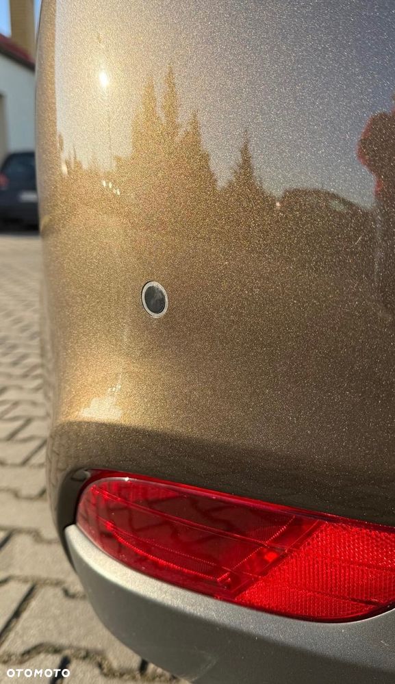 Kia Carens 1.6 GDI Dream-Team Edition - 14