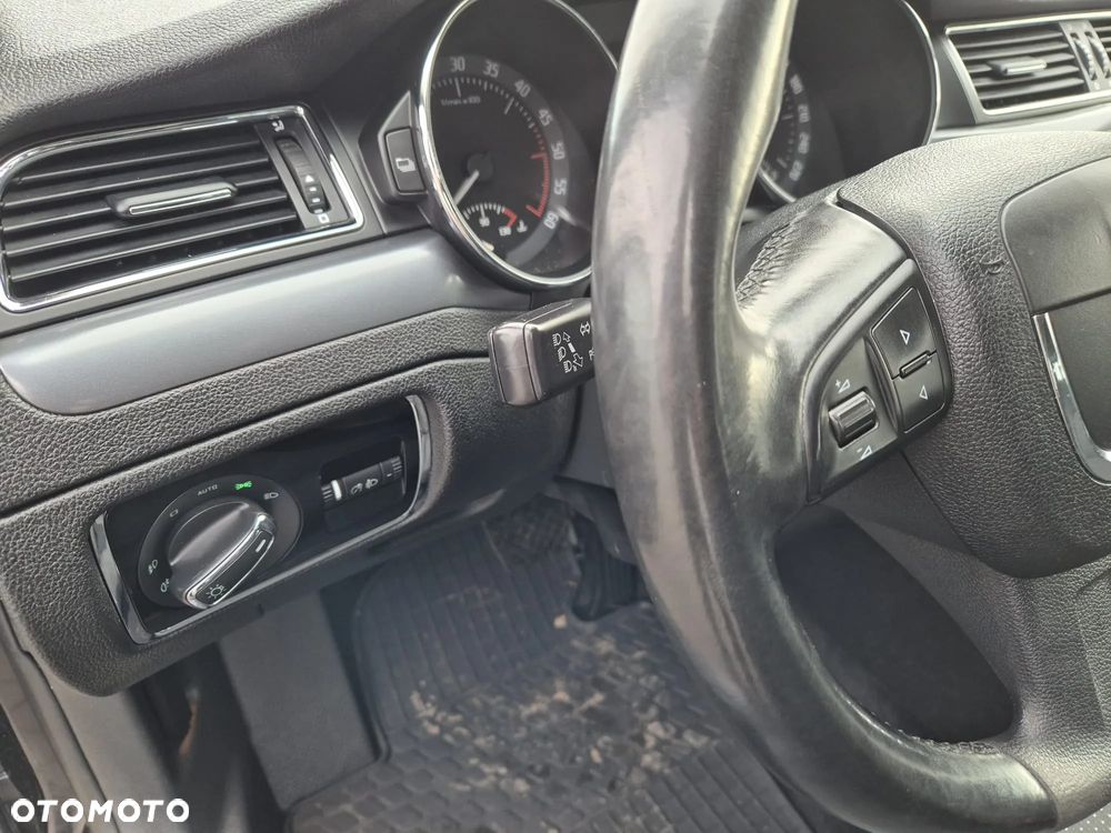 Skoda Superb 2.0 TDI DSG Exclusive - 14