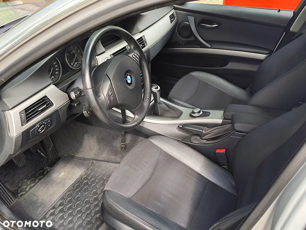 BMW Seria 3 325i xDrive Edition Exclusive - 19