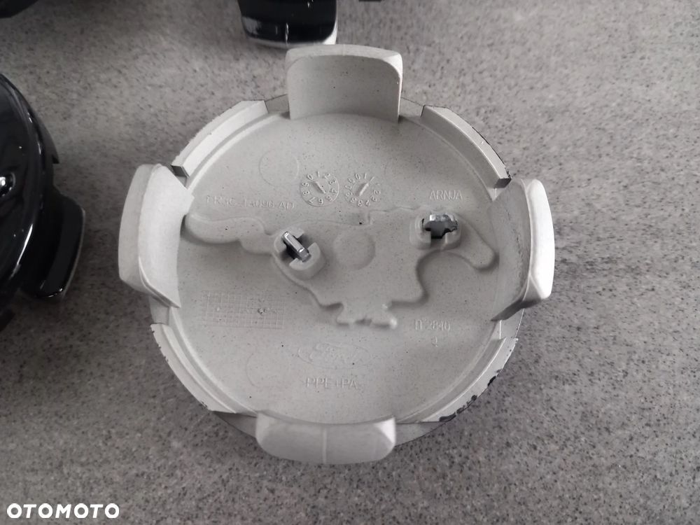 Nakładka środkowa - kołpak felgi z logo Ford Mustang - zaślepka alufelgi 2449776 - 3