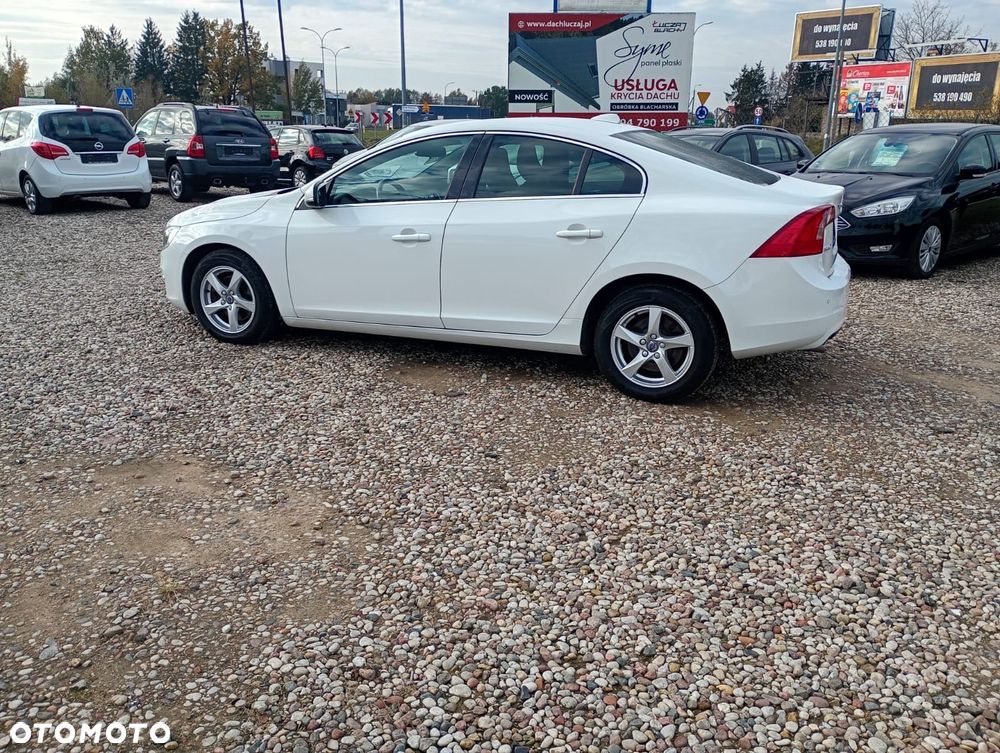 Volvo S60 D3 Drive-E Dynamic Edition (Momentum) - 4
