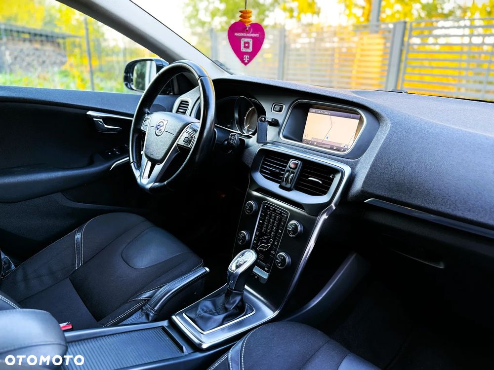 Volvo V40 D3 Momentum - 19