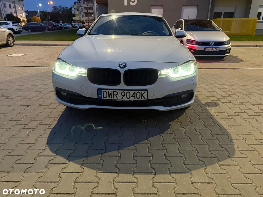 BMW Seria 3 318i - 18