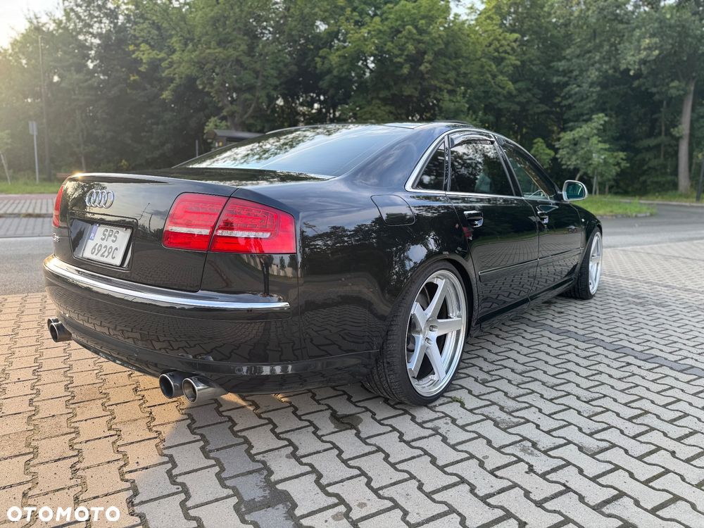 Audi S8 - 8