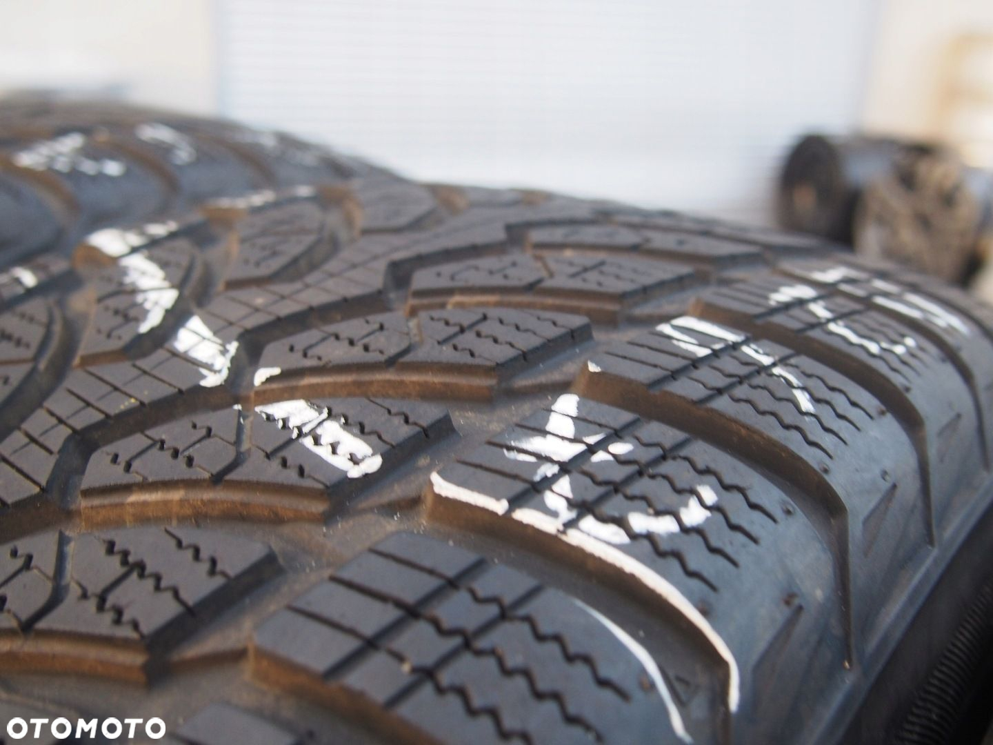 BRIDGESTONE BLIZZAK LM-32 235/60R17 102H 7mm - 2