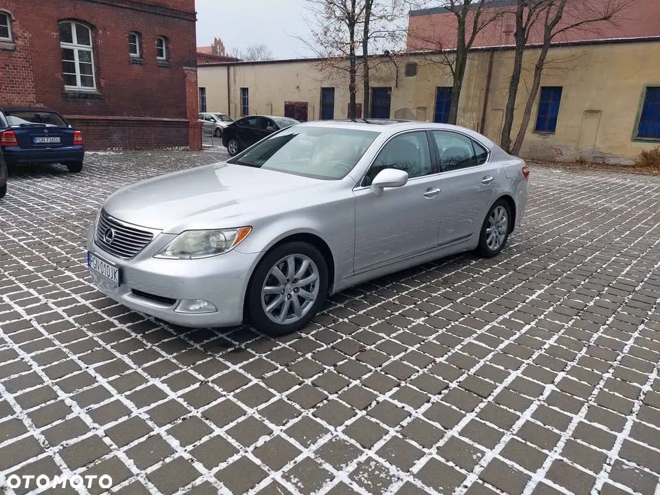 Lexus LS - 1