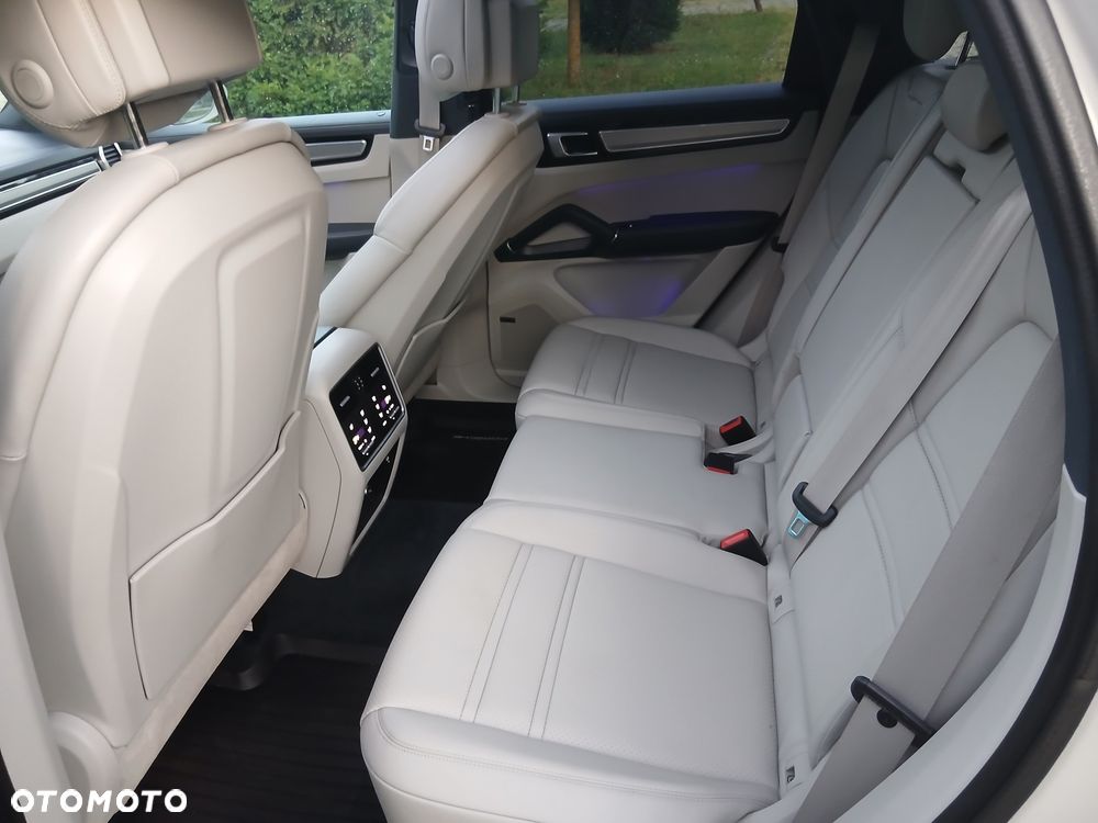 Porsche Cayenne - 7