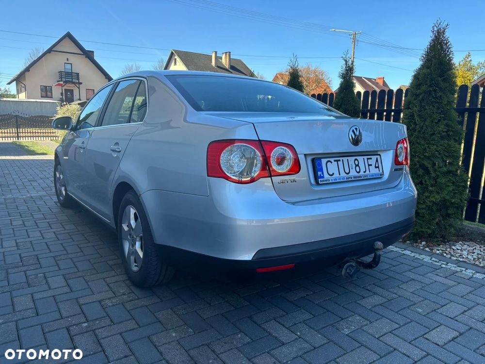 Volkswagen Jetta 1.9 TDI Comfortline - 4