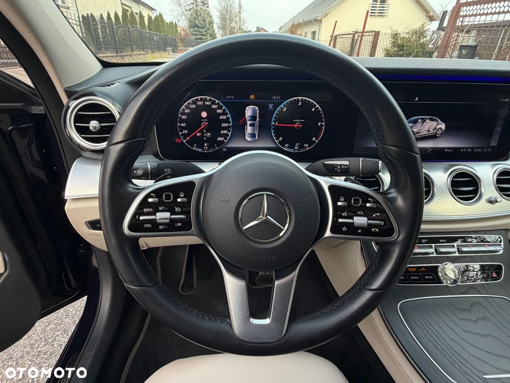 Mercedes-Benz Klasa E 220 d 4-Matic 9G-TRONIC - 24