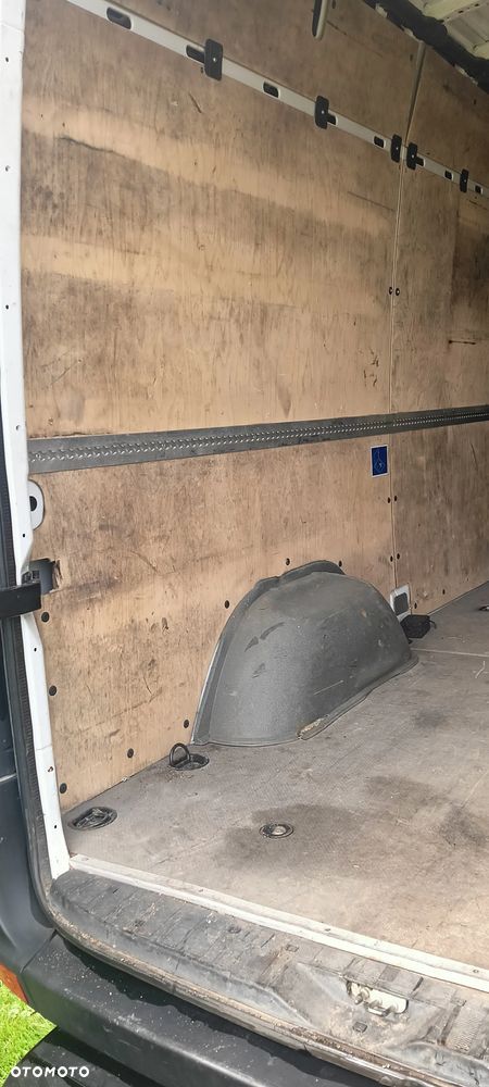 Mercedes-Benz Sprinter - 9