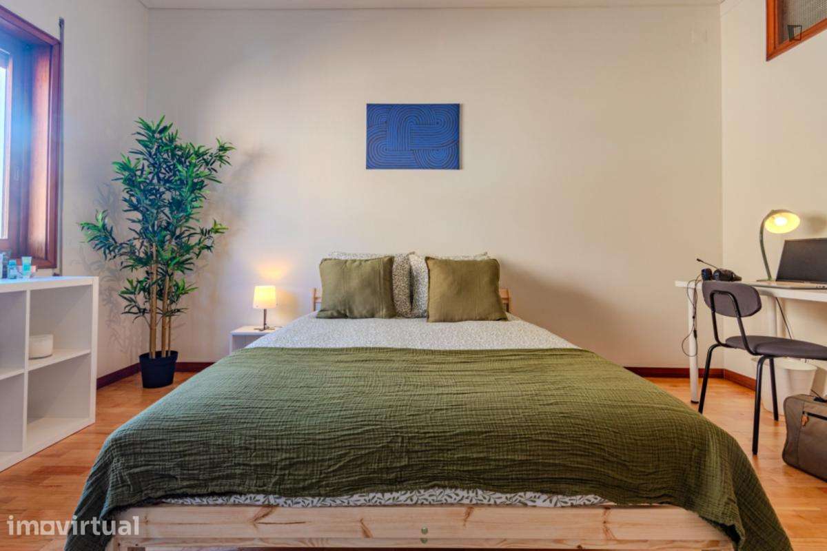 Quarto - localizado em Santo Ildefonso Porto - Grande imagem: 2/30