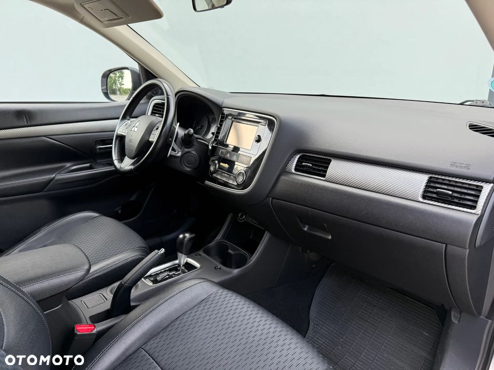 Mitsubishi Outlander - 23