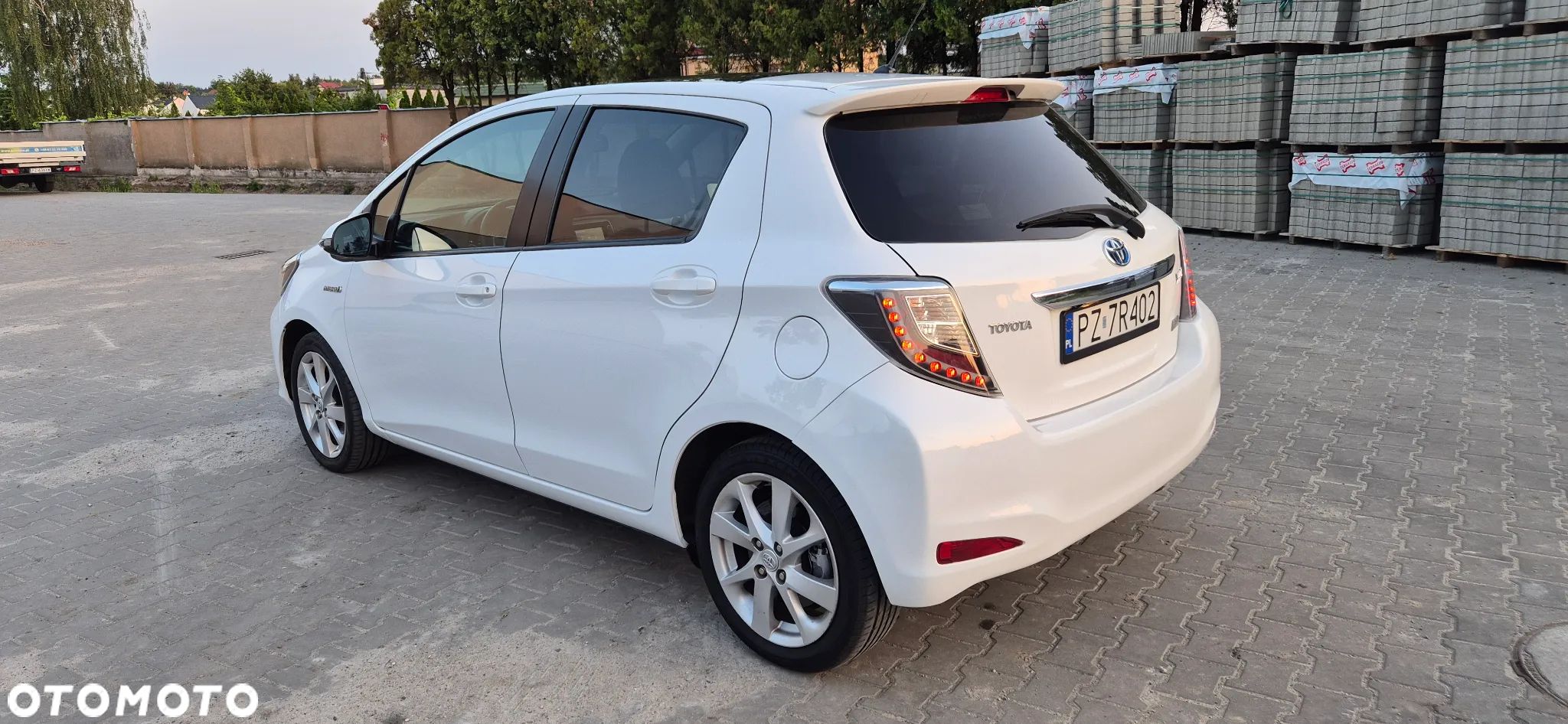 Toyota Yaris Hybrid 1.5 VVT-i Comfort - 1