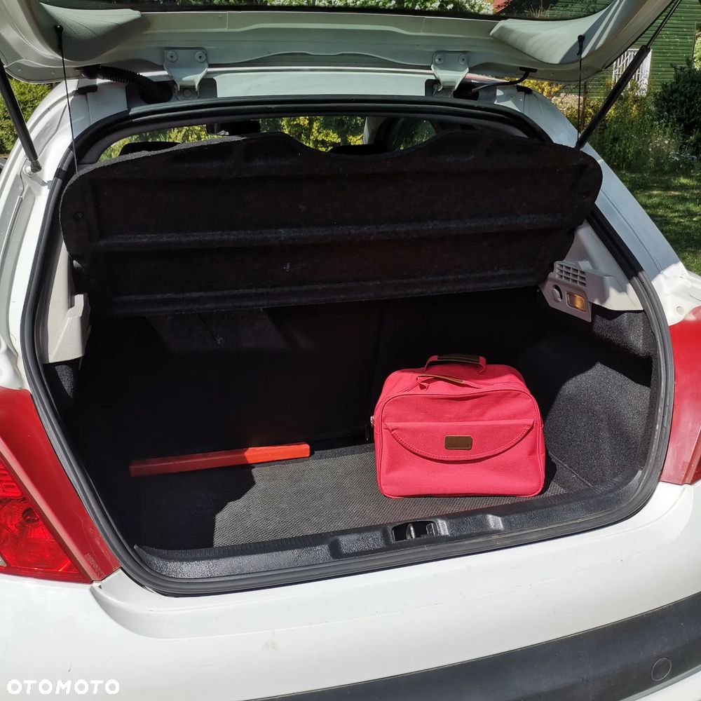 Peugeot 207 1.4 HDi Presence - 6