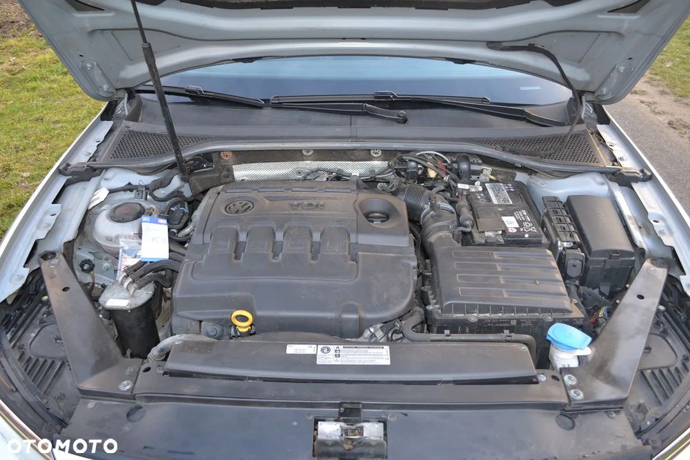 Volkswagen Passat 2.0 TDI (BlueMotion Technology) Highline - 38