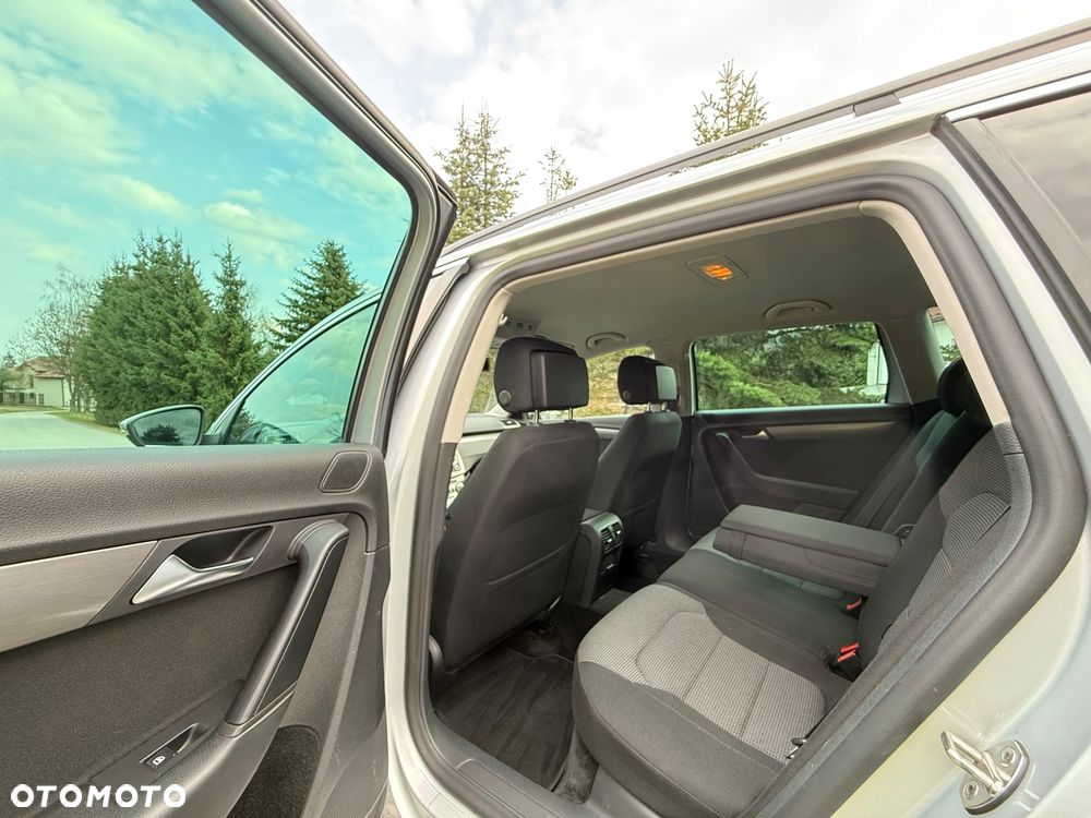 Volkswagen Passat 1.6 TDI DPF BlueMot Highline - 21