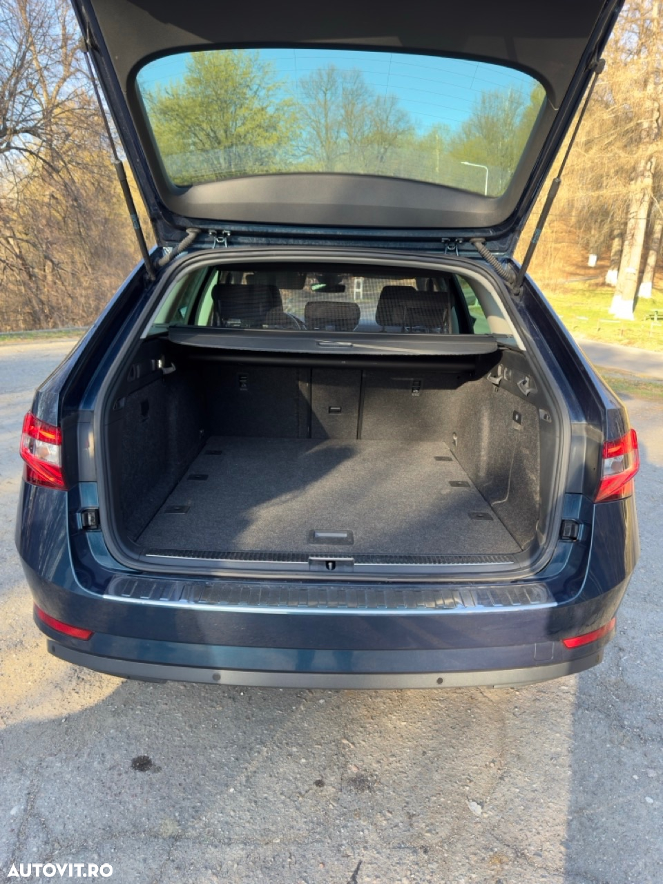 Skoda Superb Combi 2.0 TDI DSG Ambition - 5
