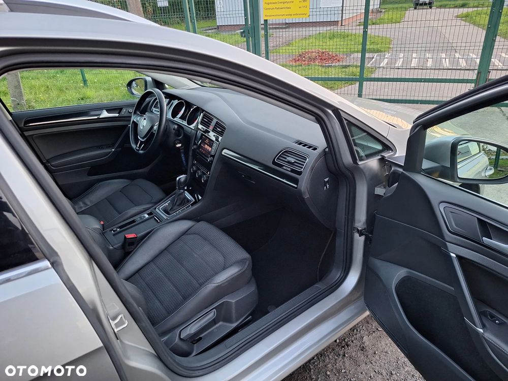 Volkswagen Golf - 33