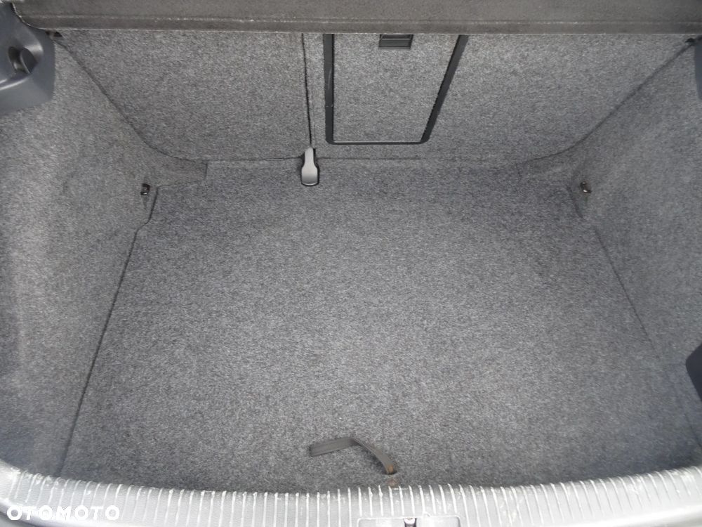 Volkswagen Golf 1.6 TDI DPF Comfortline - 16