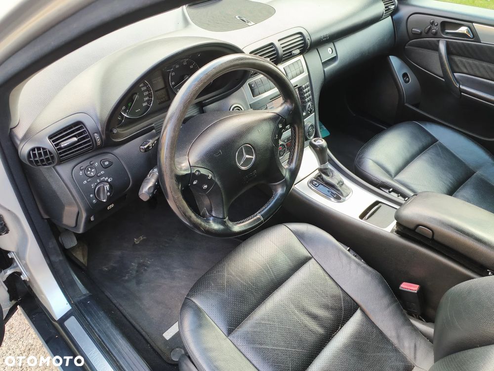 Mercedes-Benz Klasa C 320 4Matic Avantgarde Sport Edition - 11