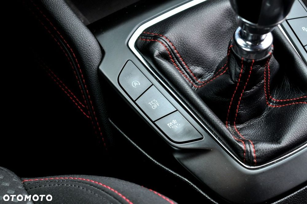 Ford Focus 1.5 EcoBlue Start-Stopp-System ST-LINE DESIGN - 27