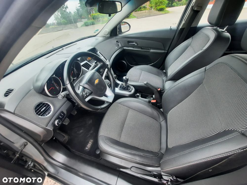Chevrolet Cruze 1.6 LS+ - 11