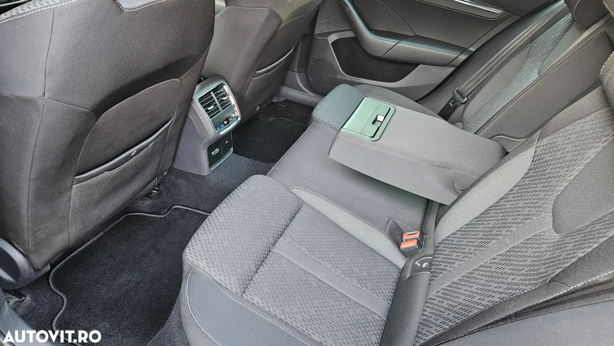 Skoda Octavia 2.0 TDI DSG Premium Edition - 31