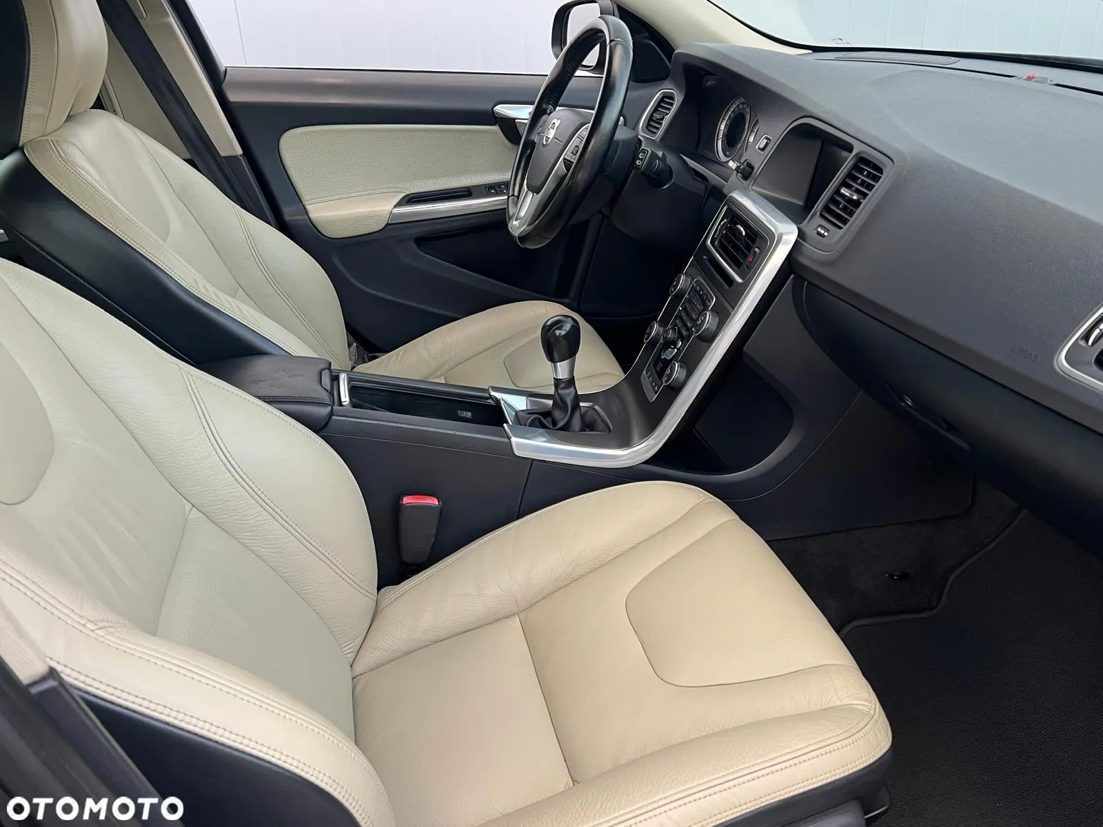 Volvo V60 D5 Summum - 22