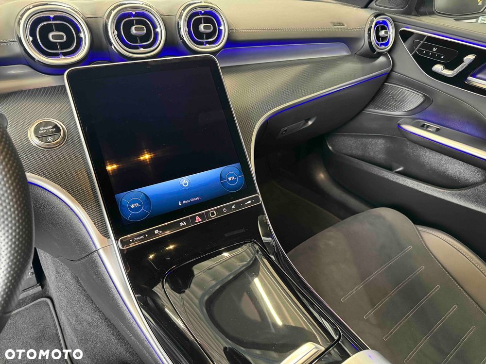 Mercedes-Benz Klasa C 180 mHEV AMG - 16