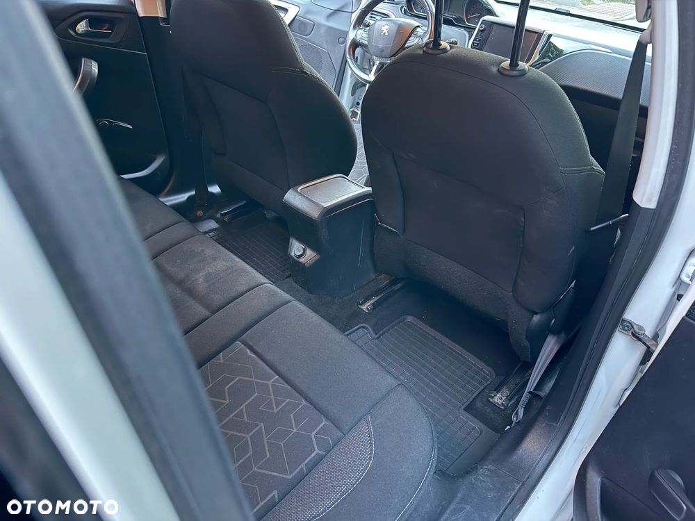 Peugeot 2008 BlueHDi 100 STOP & START Style - 13