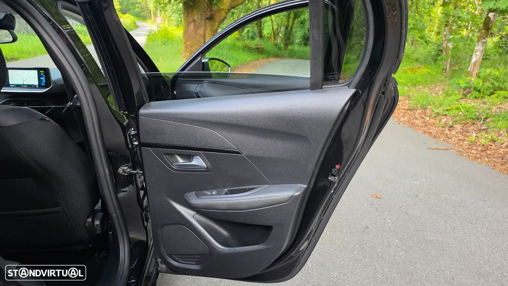 Peugeot e-208 E-Style - 16