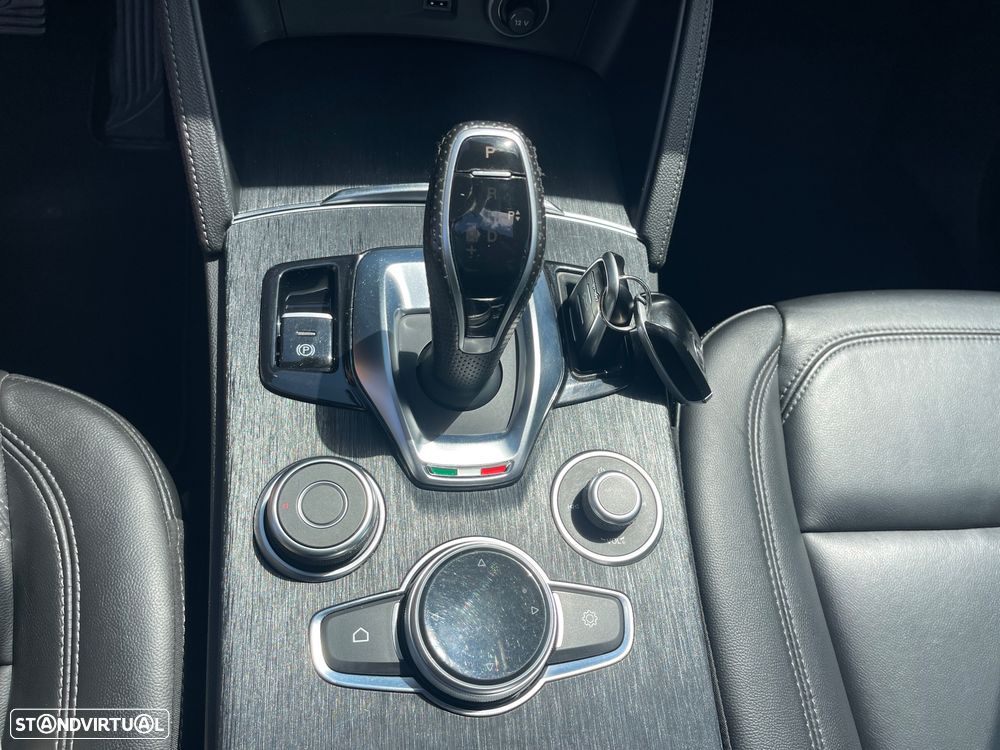 Alfa Romeo Stelvio 2.2 16V AT8 Super - 25