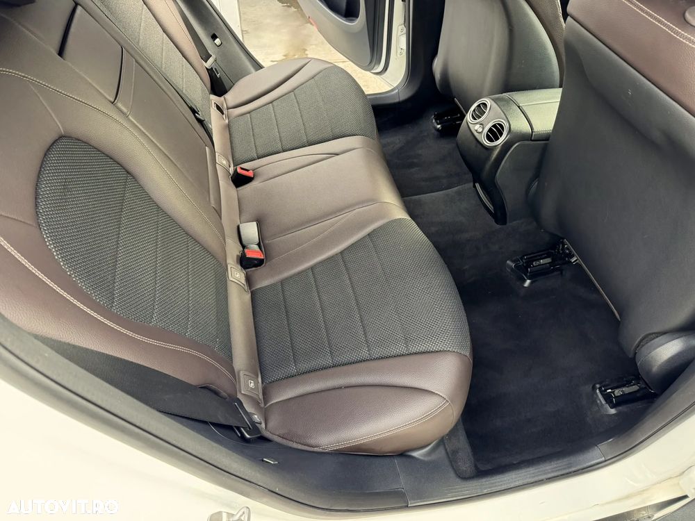 Mercedes-Benz GLC 250 d 4Matic 9G-TRONIC AMG Line - 13