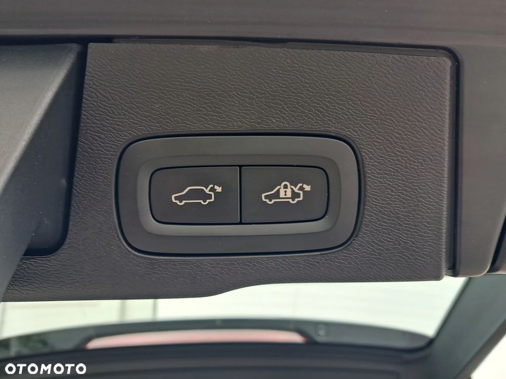 Volvo XC 60 B5 B AWD Plus Dark - 36