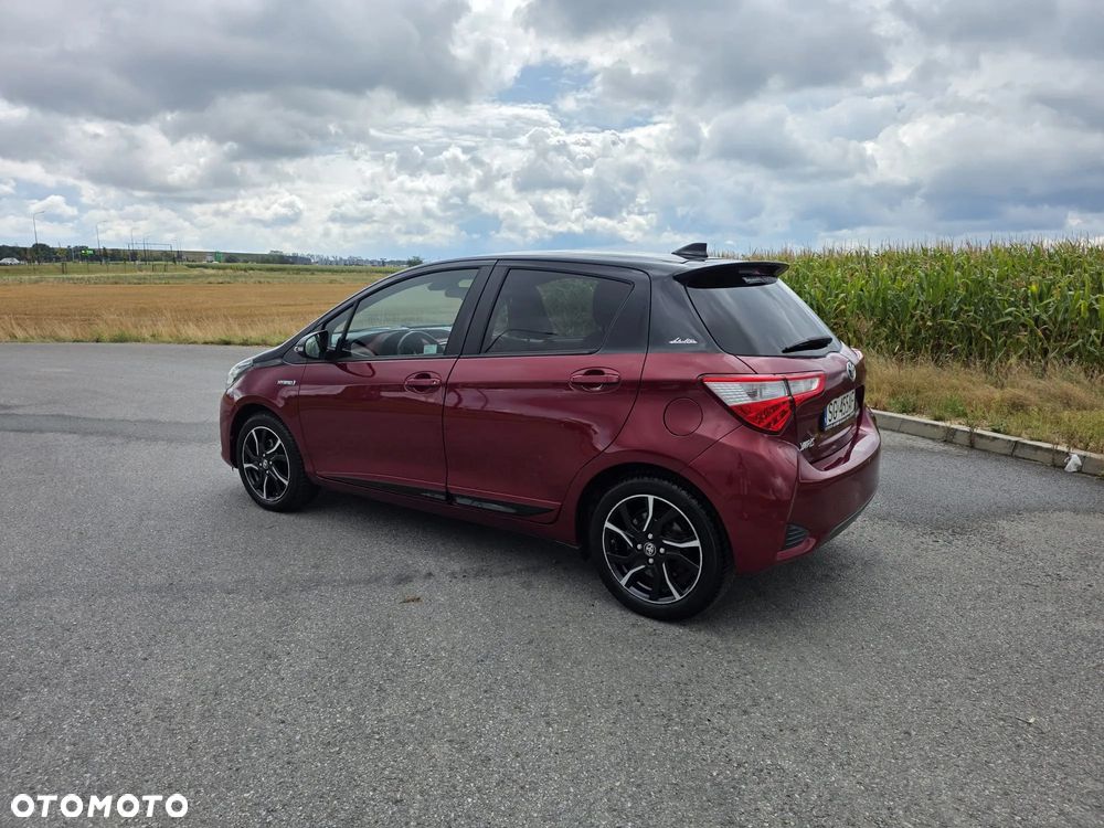 Toyota Yaris Hybrid 100 Selection Passion - 4