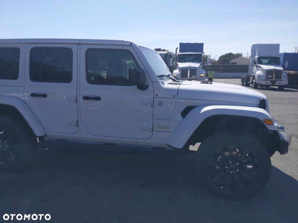 Jeep Wrangler - 8