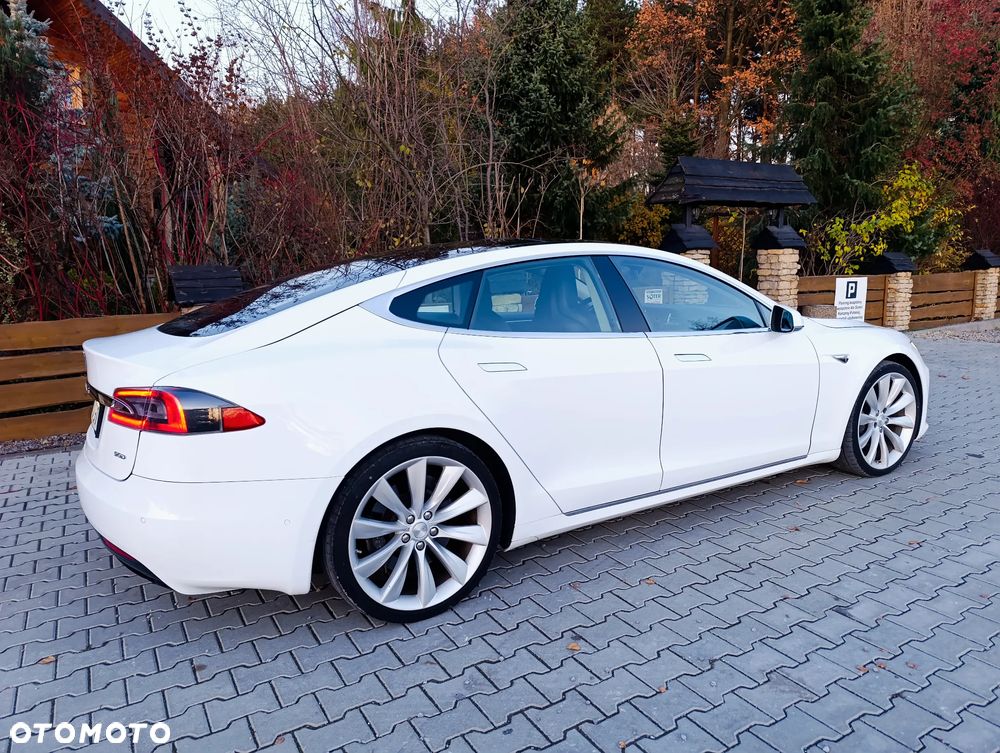 Tesla Model S - 18