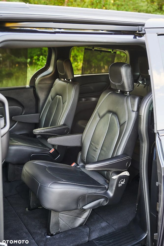 Chrysler Pacifica - 29