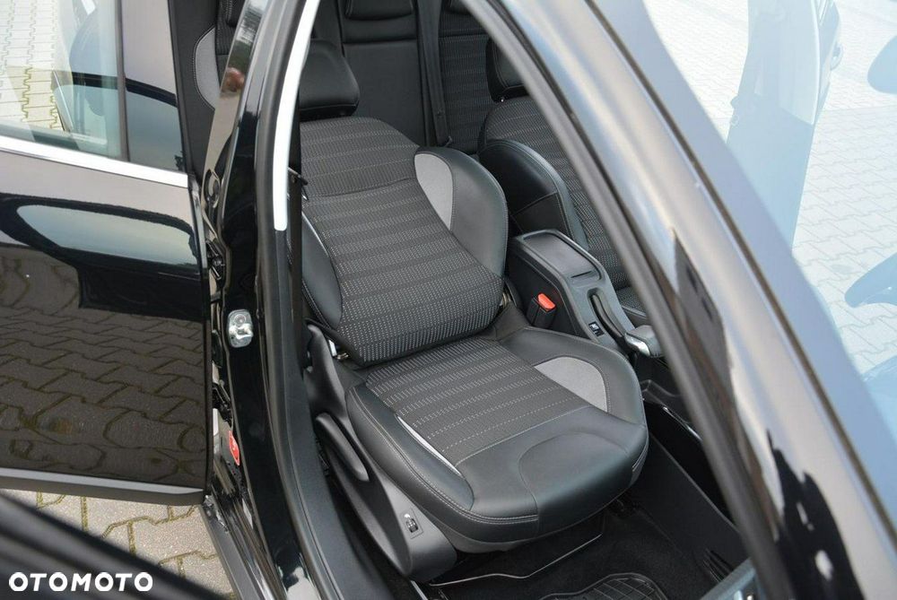 Peugeot 2008 1.2 Pure Tech GPF Allure S&S - 18