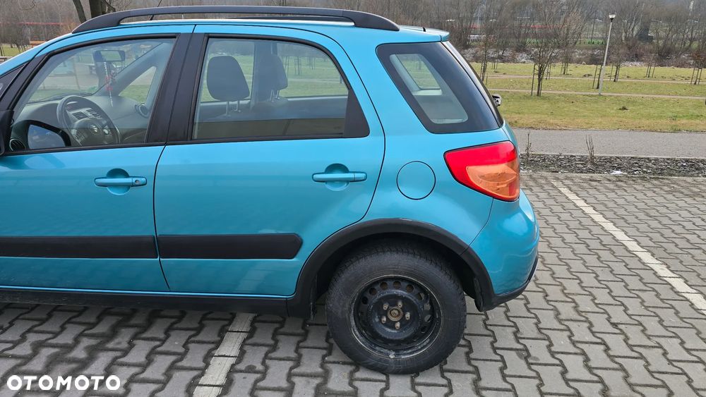 Suzuki SX4 1.9 DDiS DPF 4x4 Comfort - 10