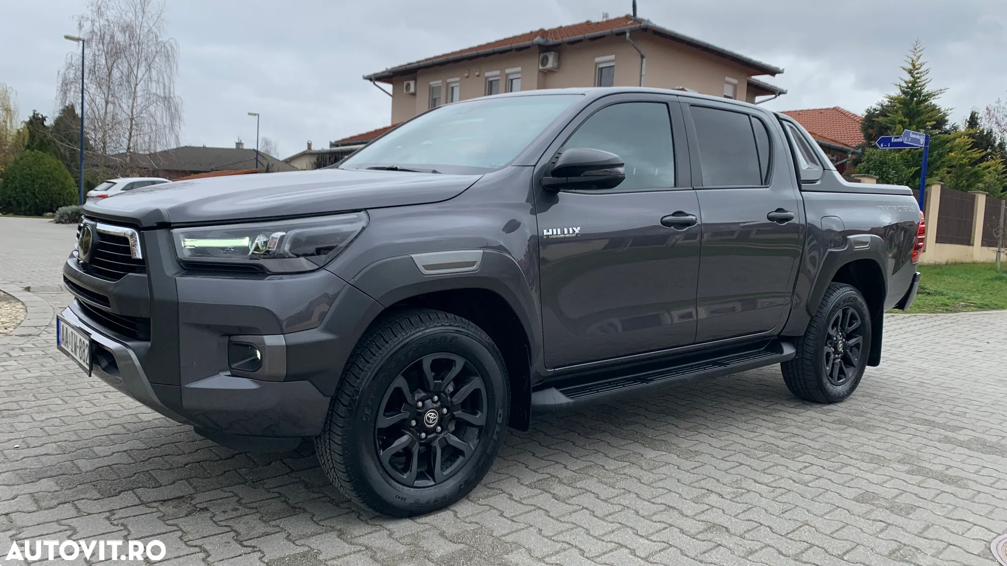 Toyota Hilux 2.8D 204CP 4x4 Double Cab AT Invincible Color Edition - 3