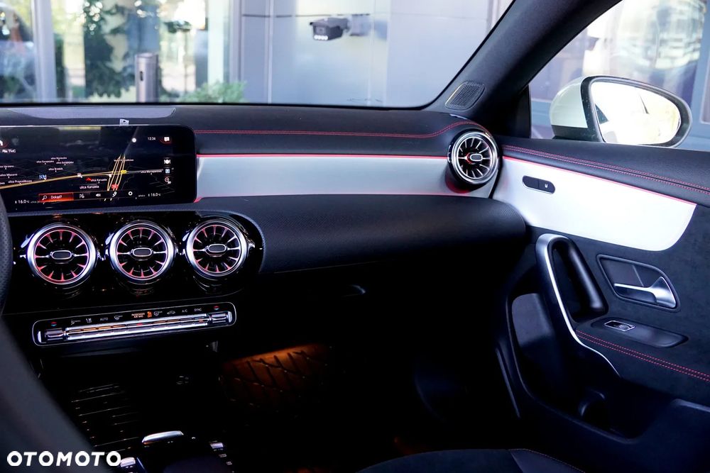 Mercedes-Benz CLA 180 AMG Line 7G-DCT - 29