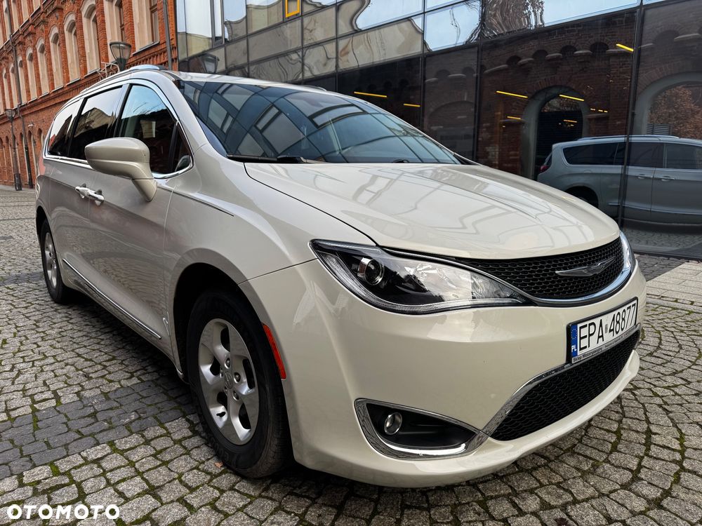 Chrysler Pacifica - 8