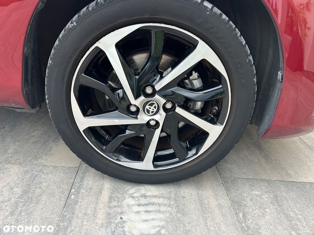 Toyota Yaris Hybrid 100 Selection Platinum - 3