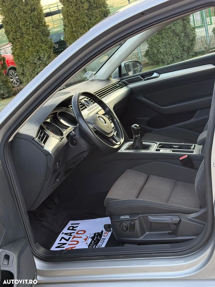 Volkswagen Passat 2.0 TDI SCR Elegance - 11