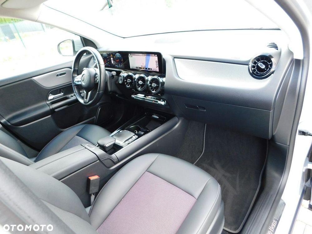 Mercedes-Benz GLA - 8