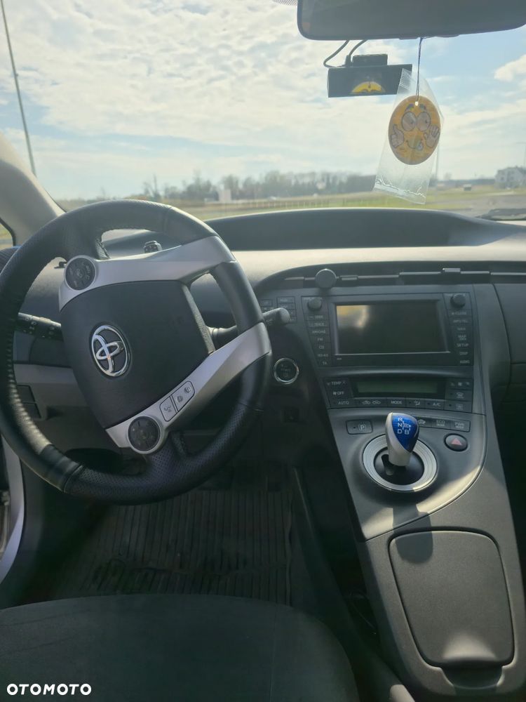 Toyota Prius (Hybrid) - 38
