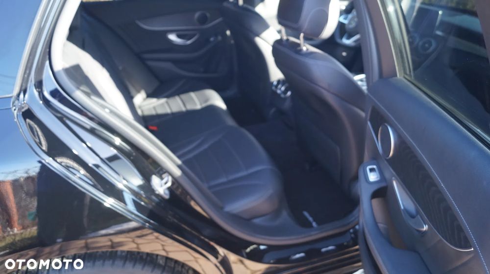 Mercedes-Benz Klasa C 250 d 4Matic 9G-TRONIC AMG Line - 14