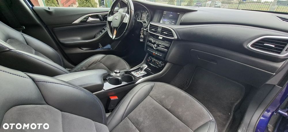 Infiniti Q30 2.2d Premium City Black AWD 7DCT - 10