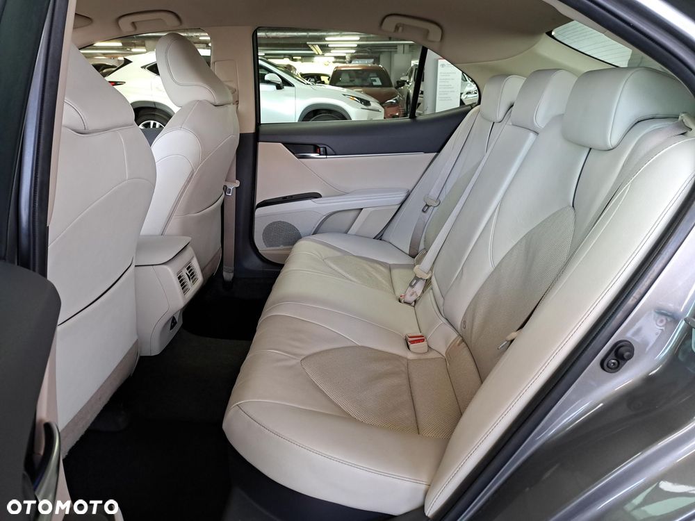 Toyota Camry 2.5 Hybrid Executive CVT - 12